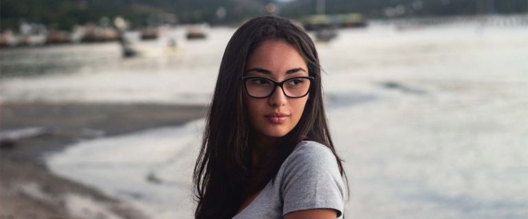 woman thinking of her pregnancy